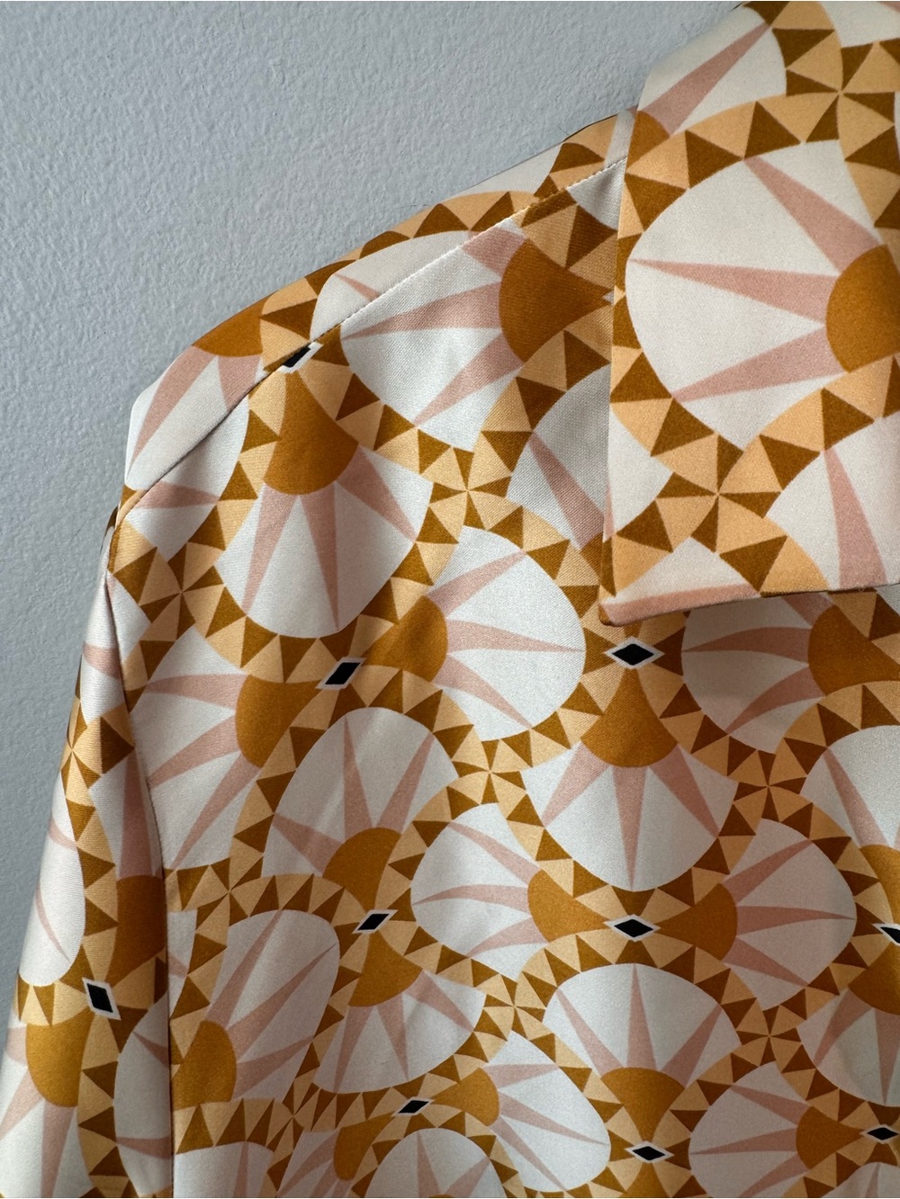 House of Harlow 1960 Geometric Print Button-Up Blouse in Mustard and Cream - Picture 3 of 7
